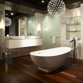 Dřevěná podlaha v koupelně