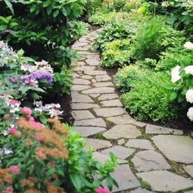 Kamenná zahradní cesta