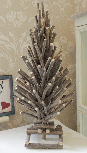 vánoční stromek z dřevěných větviček - 