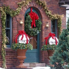 Vánoční nazdobení vchodových dveří