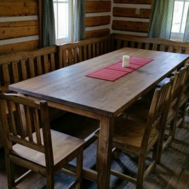 Jídelní stůl a židle z masivu