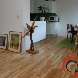 Třívrstvé dřevěné podlahy jasan lak Podlahové studio Šťastný