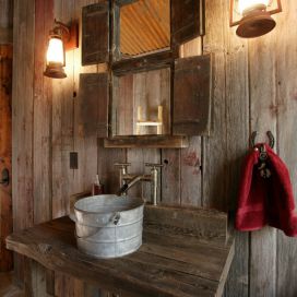Venkovní dřevěná koupelna