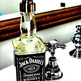 Nádoba na tekuté mýdle z lahve Jack Daniels