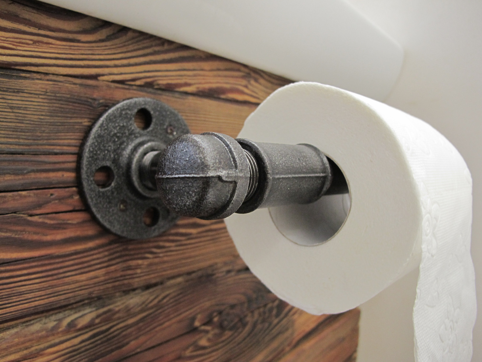 Držák toaletního papíru z trubek - Industriální nábytek - IDEAFACE