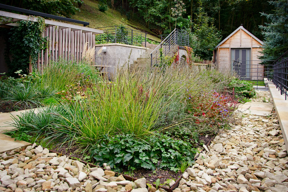 Okrasná zahrada s výhledem - Flera - Atelier zahradní architektury