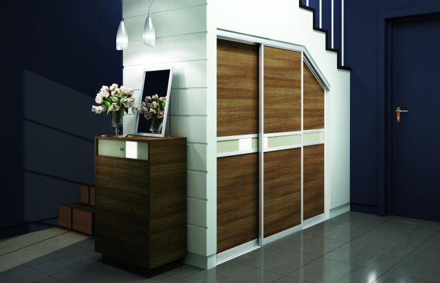 Moderní skříň pod schody - Komandor – výrobce vestavěných skříní a kvalitního nábytku na míru