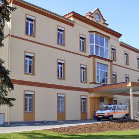 Sternberk-budova-nemocnice.jpg PRAMOS, a.s.