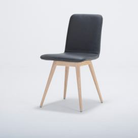Bonami.cz: Jídelní židle z masivního dubového dřeva s koženým černým sedákem Gazzda Ena