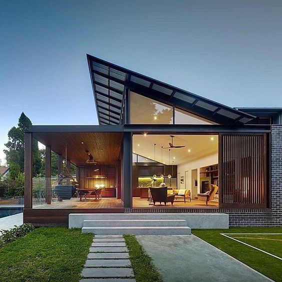 Moderní bungalov, prosklený s terasou - 