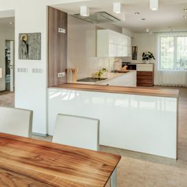 Kuchyň propojená s obývací částí