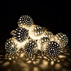 4home.cz: Světelný LED řetěz s 10 kovovými kouličkami, bílá