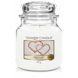 Střední vonná svíčka Yankee Candle Snow in Love