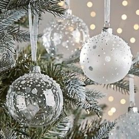 Nazdobený vánoční stromeček - ozdoby