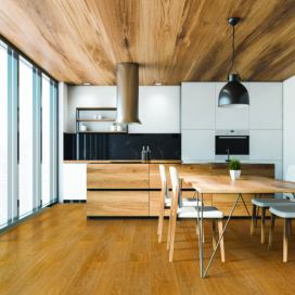 Kuchyně s vinyl podlahou dekor dřevo