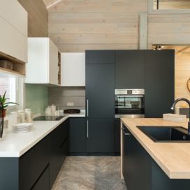 Kuchyně kombinace dřevo černá