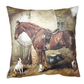 Sametový povlak na polštář s koněm ve stáji Horse - 45*45 cm Clayre & Eef