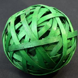 Vingo Zelená dekorační koule z dřevěných lupínků 2 ks - 10 cm Vingo