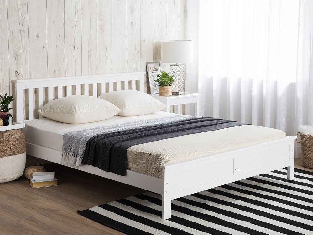 Bílá dřevěná postel s rámem MAYENNE 160x200 cm - Beliani.cz